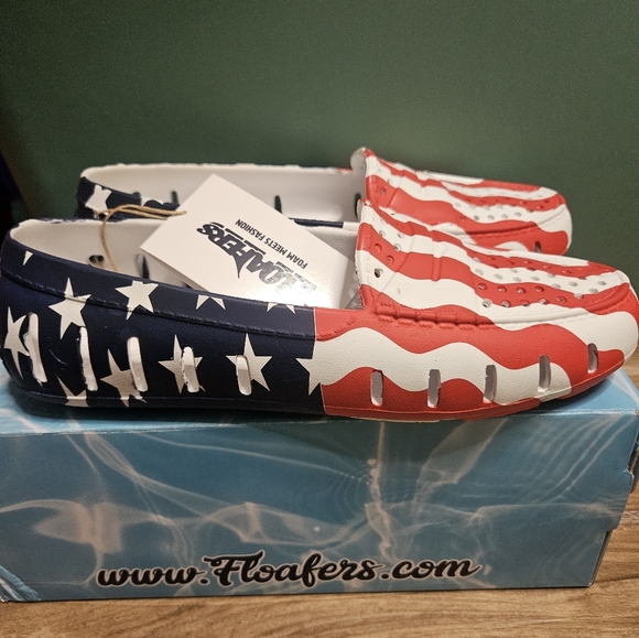 Floafers Women's Posh Driver 2.0 Loafer: AMERICAN FLAG: NEW IN BOX: SIZE 9 - Picture 1 of 7